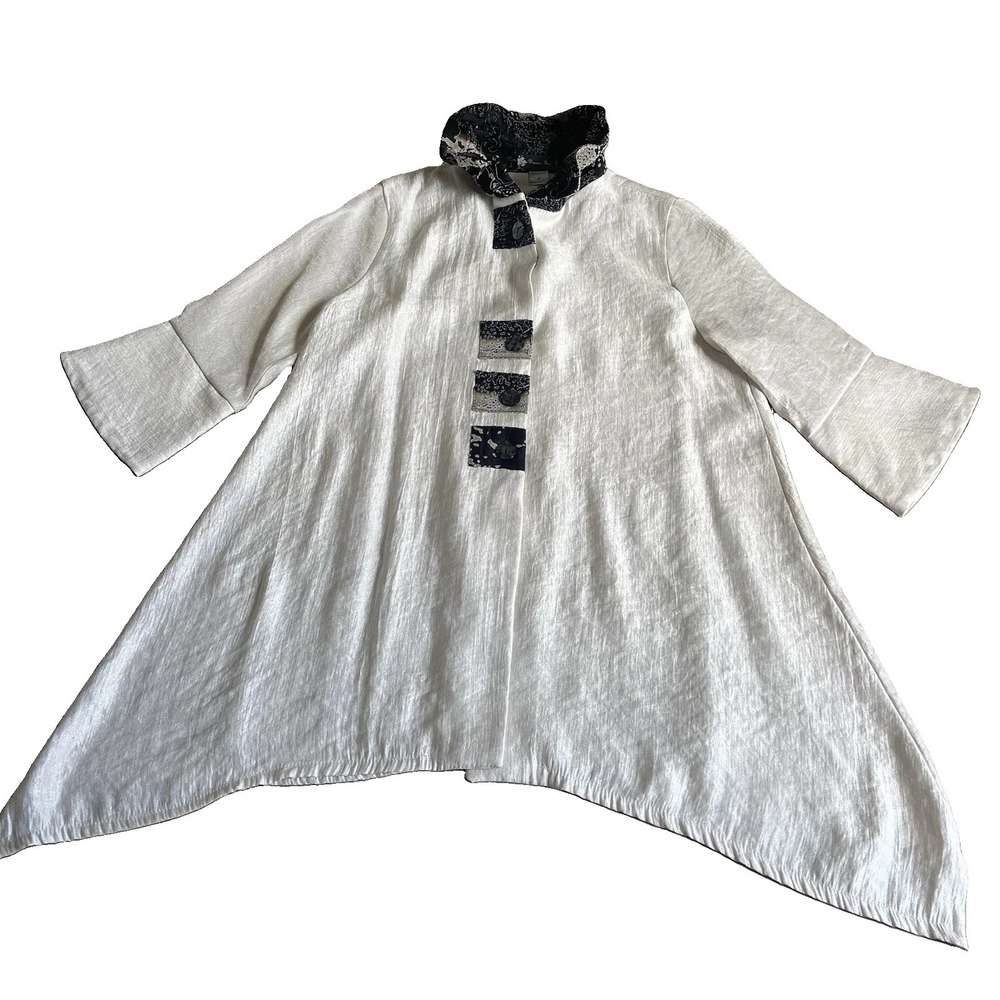 Damee Ivory Shimmery Unlined Coat Medium Stand Up Ruffle Collar Art To Wear